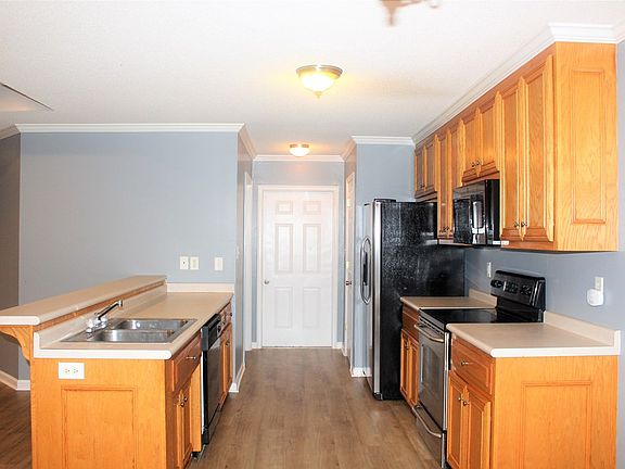 2nd image of 2716 Pineview Dr