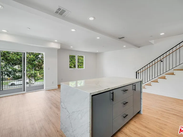 1433 S Crescent Heights Blvd — Photo 3