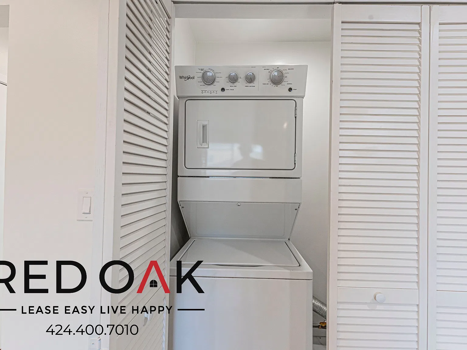 Open 3-Bed with Stainless Steel Appliances, Air Conditioning, In-Unit Laundry and Parking Availab... — Photo 3