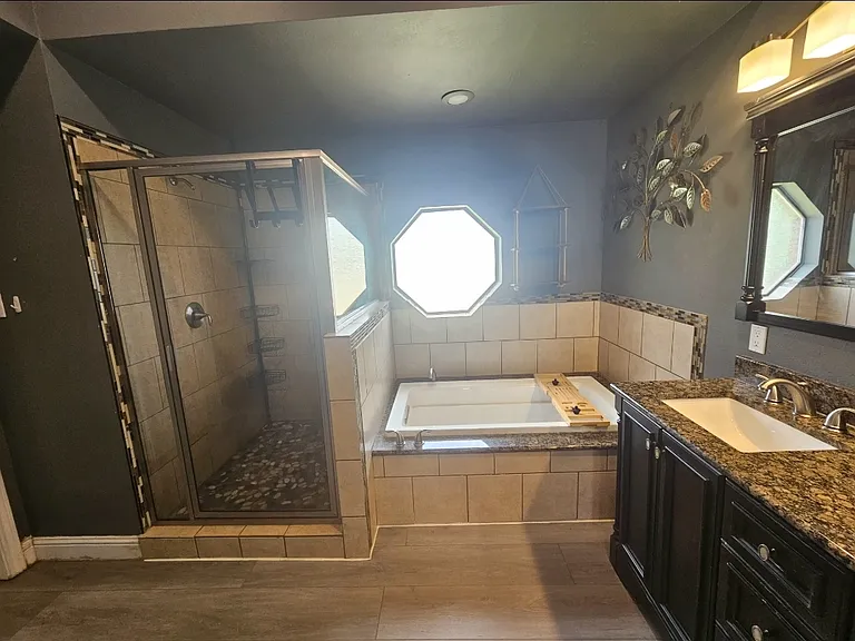 1929 Lakeview Cir — Photo 11