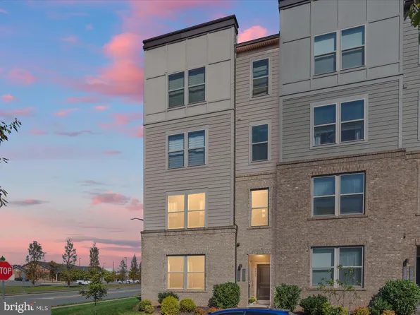 9803 Ames Dr, Manassas, VA 20110