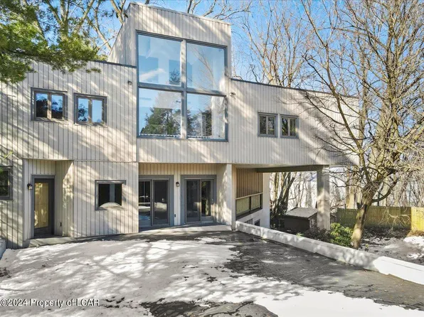 187 Sahara Dr, Kingston, PA 18704