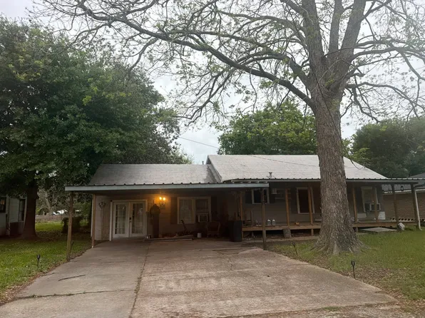 715 Montgomery St, Port Neches, TX 77651