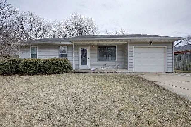 3303 W John St photo 1