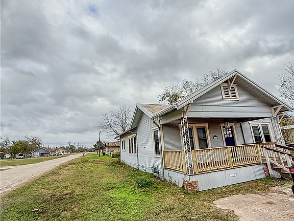 3rd image of 108 N Mignonette St