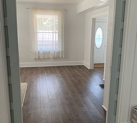 5th image of 746 Sidney St