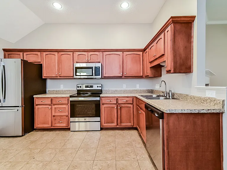 6304 Kingsview Dr — Photo 7