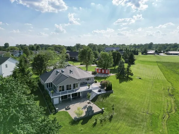 1450 Silver Lake Dr, Bucyrus, OH 44820