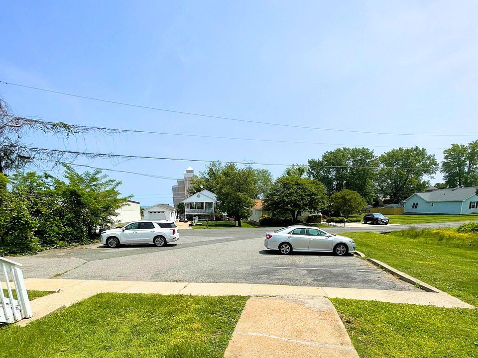 Plenty of parking - 2 separate parking lots