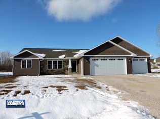 1363 Olde Apple Ln, Oshkosh, WI 54904