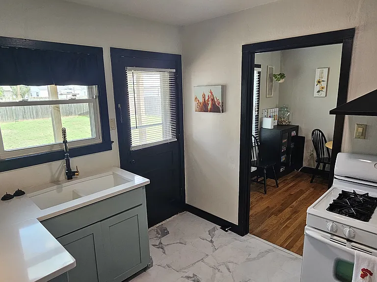 2602 Holloway Ave — Photo 8
