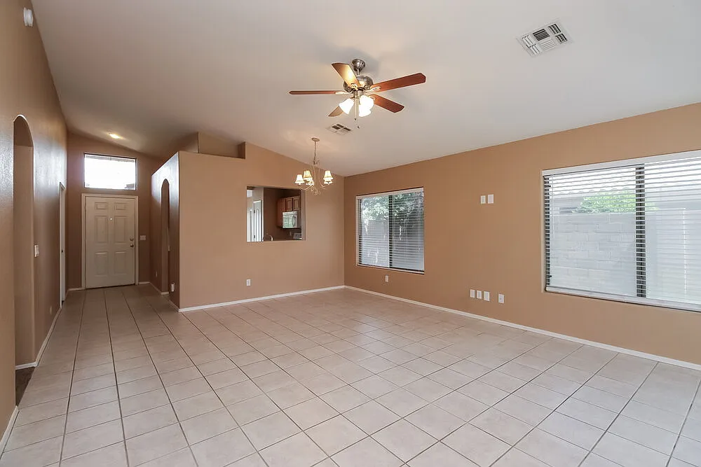 3 bed, 2.0 bath, 1544 sqft, $2,260 — Photo 3