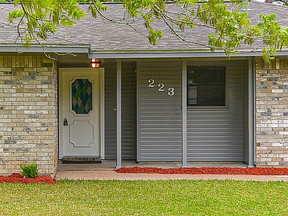4th image of 223 Avenue H