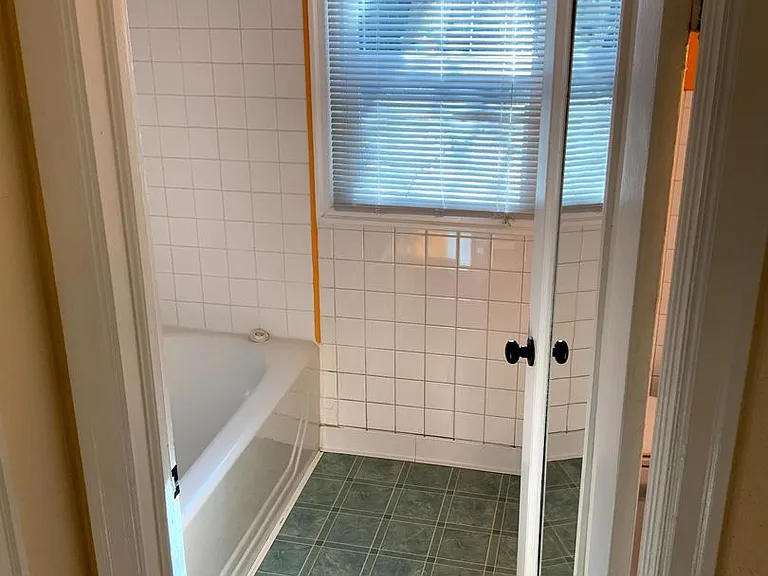 4 Bedroom, 1.5 Bath House — Photo 27