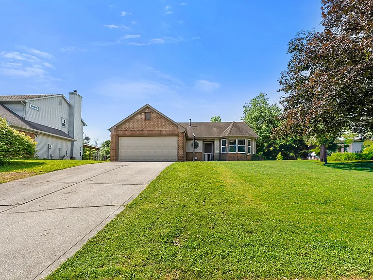 1015 Crimson King Pkwy — Photo 1