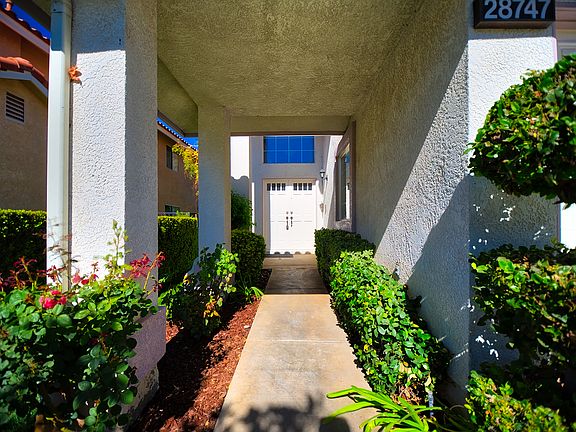 3rd image of 28747 Woodside Dr