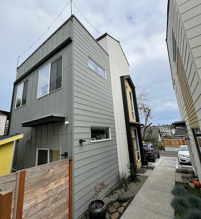 18th Ave S