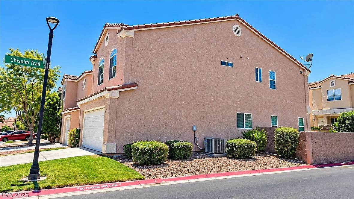 3 bed, 2.5 bath, 1468 sqft, $1,800 — Photo 2