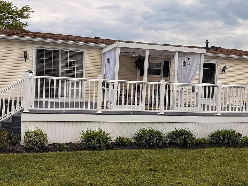 1st image of 110 Skyline Locust Dr #110
