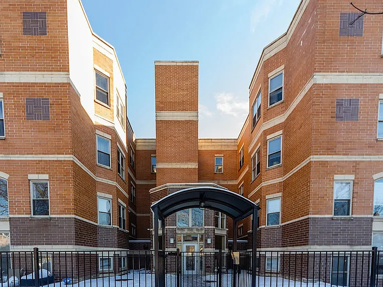 6015 N Mozart St #302 — Photo 1