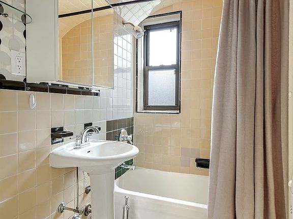 4th image of 922 8th Ave APT 3A