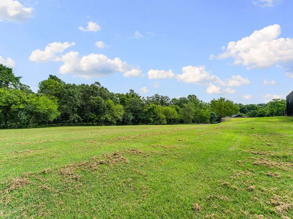 410 NW Cowan Ave, Gentry, AR 72734