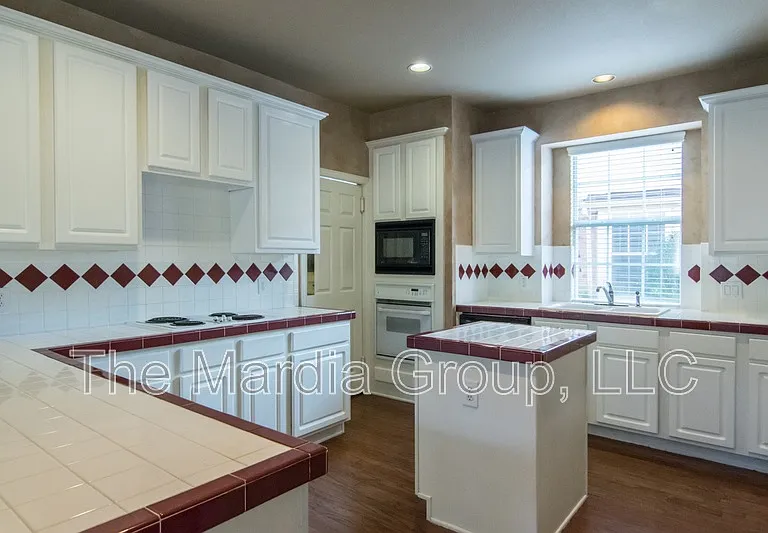 5403 Exeter Dr — Photo 14