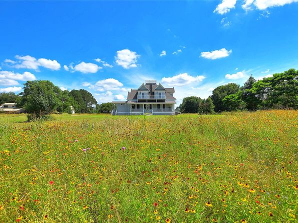 807 Colorado Dr, Smithville, TX 78957