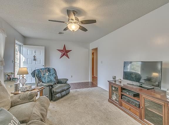 5th image of 413 Stillwood Dr