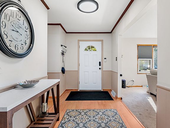 3rd image of 122 Evergreen Dr