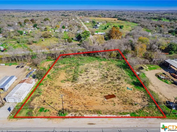 1561 E Pierce St, Luling, TX 78648