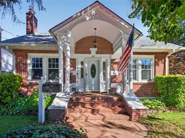 69 Robert Street, Patchogue, NY 11772