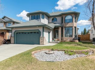 687 Meadowview Dr, Strathcona County, AB T8H 1X9