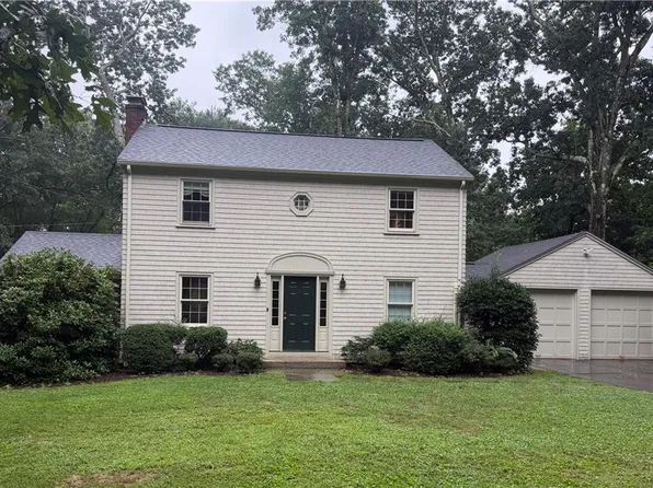 7 Echo Dr, Barrington, RI 02806