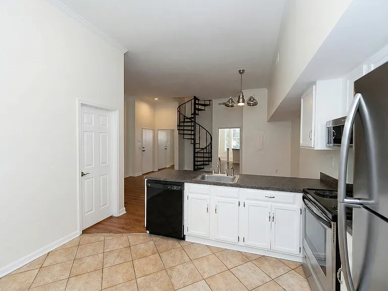 235 King St #1 — Photo 11