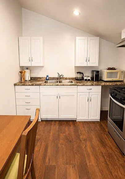 5240 Buffalo Ave — Photo 4