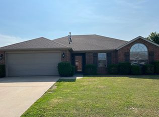 210 Willow Dr, Centerton, AR 72719