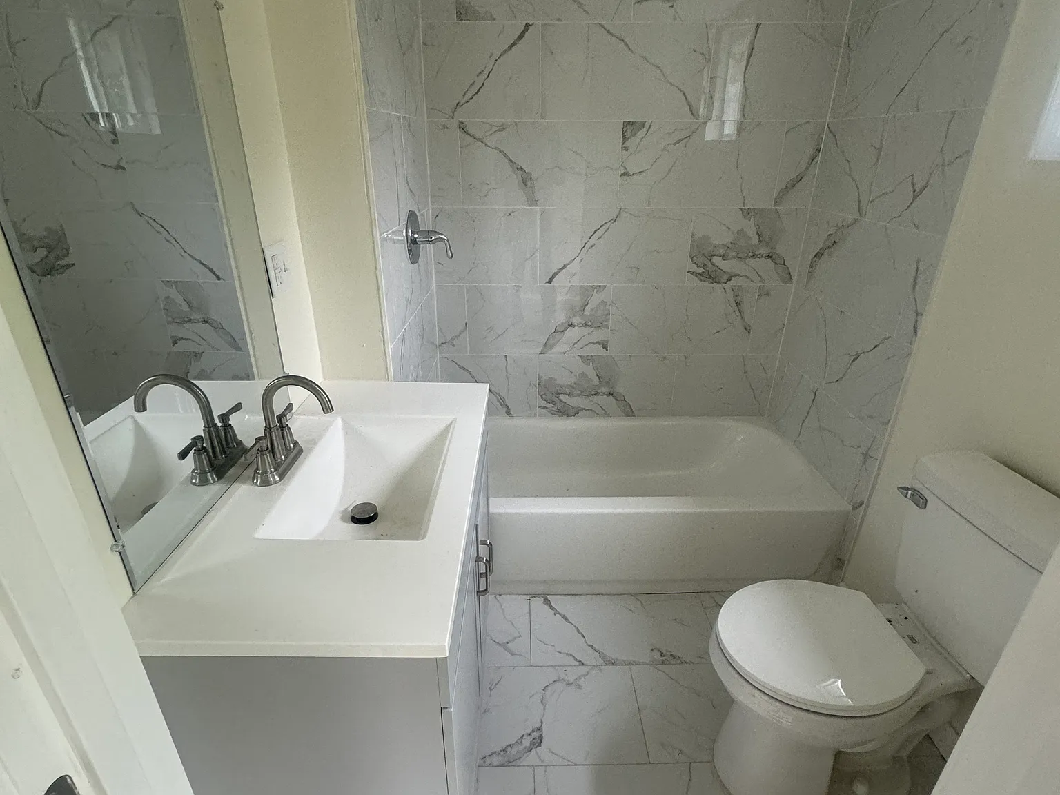 3 bed, 1300 sqft, $1,375 — Photo 2