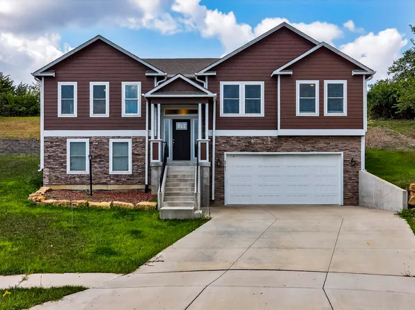3751 SW Summerfield Dr, Topeka, KS 66610