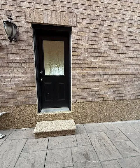 204 Lormel Gate #BASEMENT — Photo 2