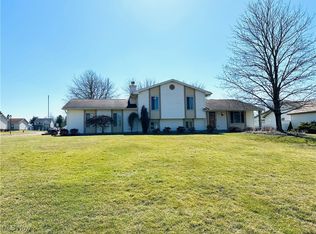 6923 Berry Blossom Dr, Canfield, OH