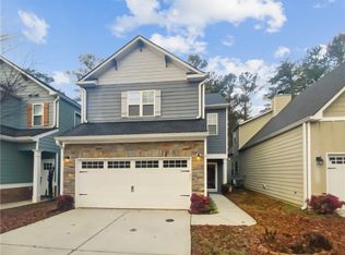 18 E Newnan Rd #B, Newnan, GA 30263