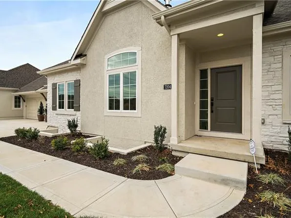 7204 Allman Dr, Shawnee, KS 66217
