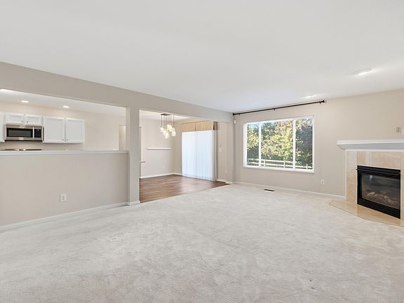 3rd image of 9845 Burleigh Ln