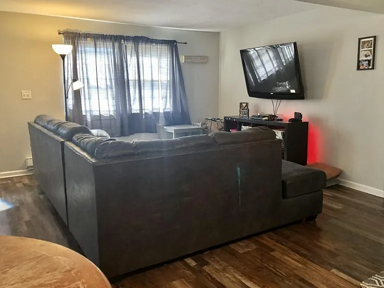 221 E Jackson St #2 — Photo 3