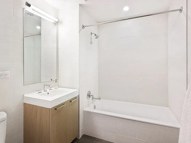 2614 Jackson Ave #14F — Photo 4