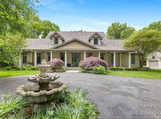 1020 E Woodlawn Ave, Hastings, MI