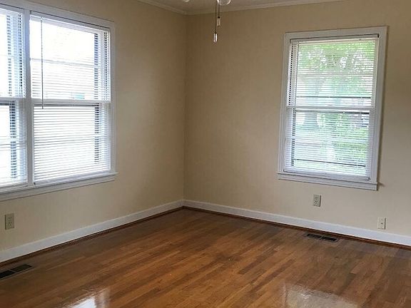 3rd image of 1113 W Ford Ave