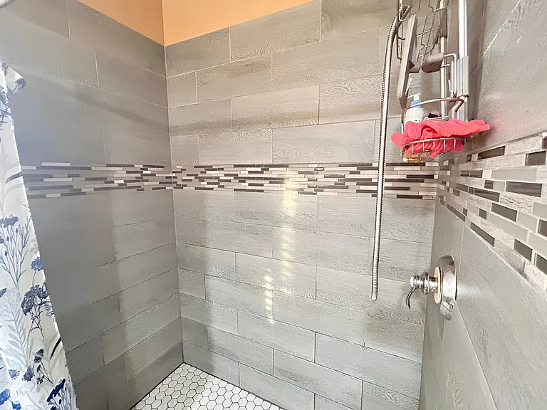 2nd Bathroom
