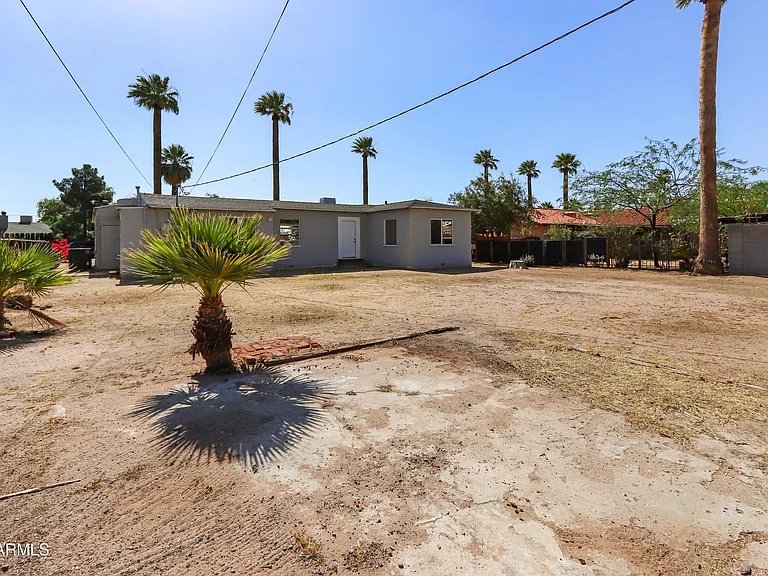 919 N Gilbert Ave — Photo 17